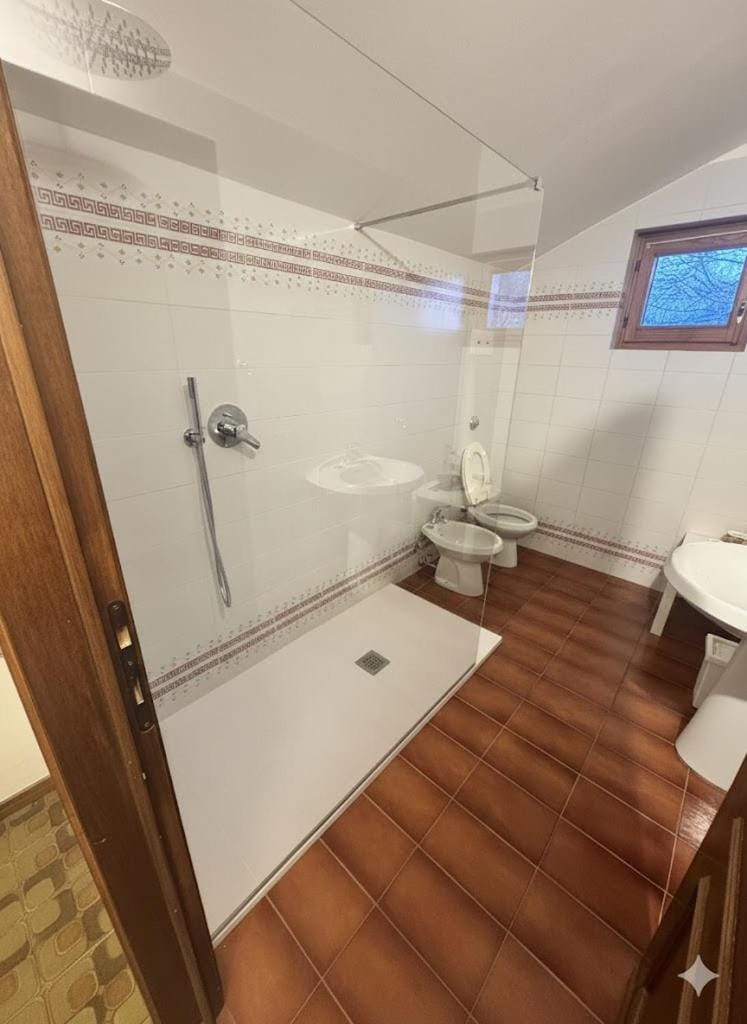Shower, Toilet