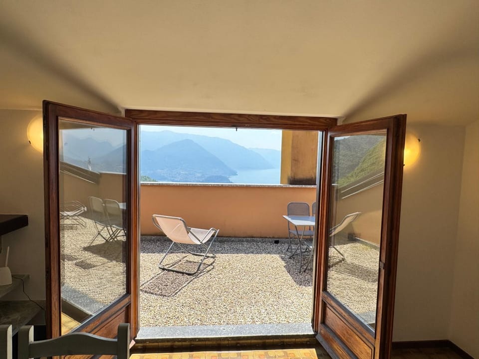 Living room, Seating area, Mountain view
