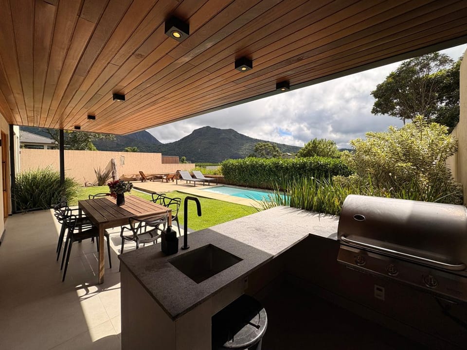 Day, BBQ facilities, View (from property/room), Balcony/Terrace, Dining area, Mountain view, Pool view, Swimming pool