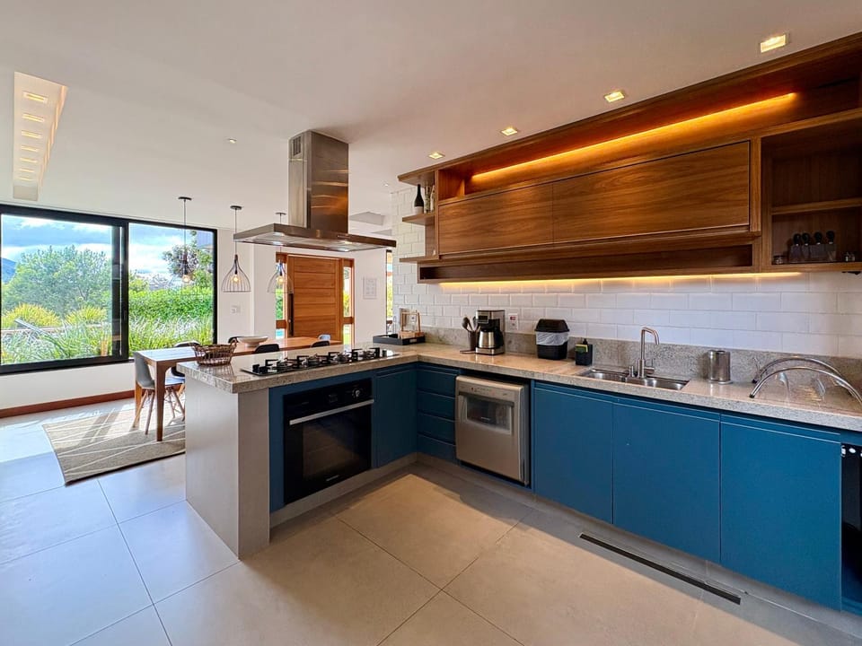 Coffee/tea facilities, Kitchen or kitchenette, Dining area, dishwasher, pet friendly, stove, toaster