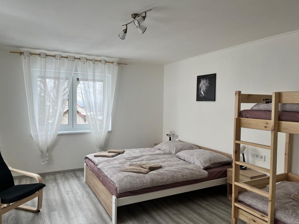 Bed, Photo of the whole room, Bedroom, bunk bed, towels