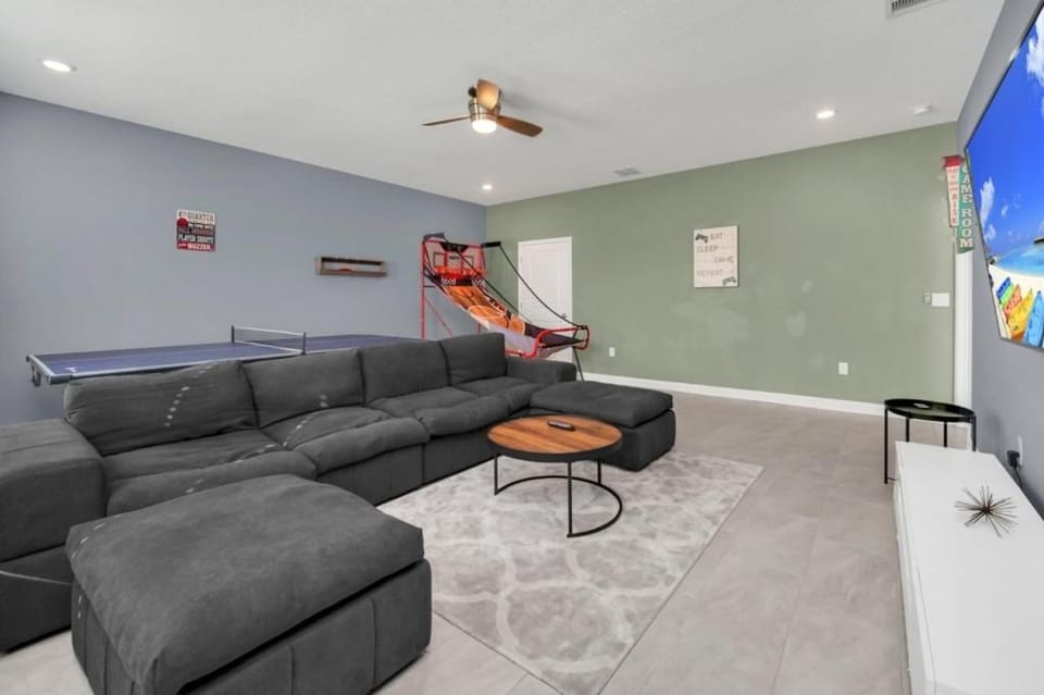 Game Room, Seating area