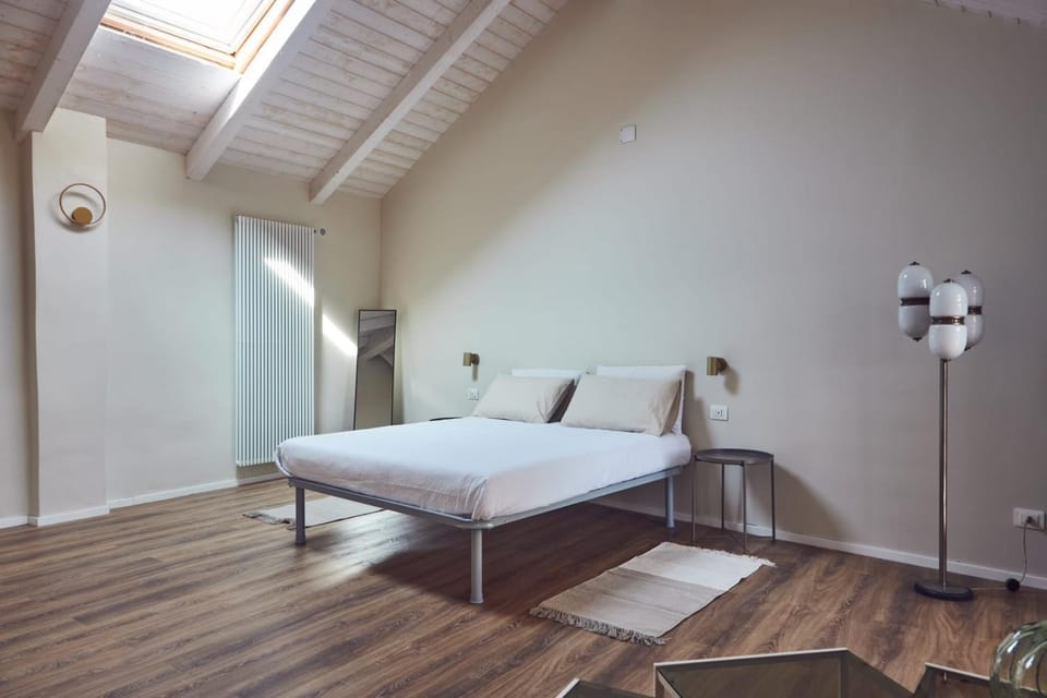 Bed, Photo of the whole room
