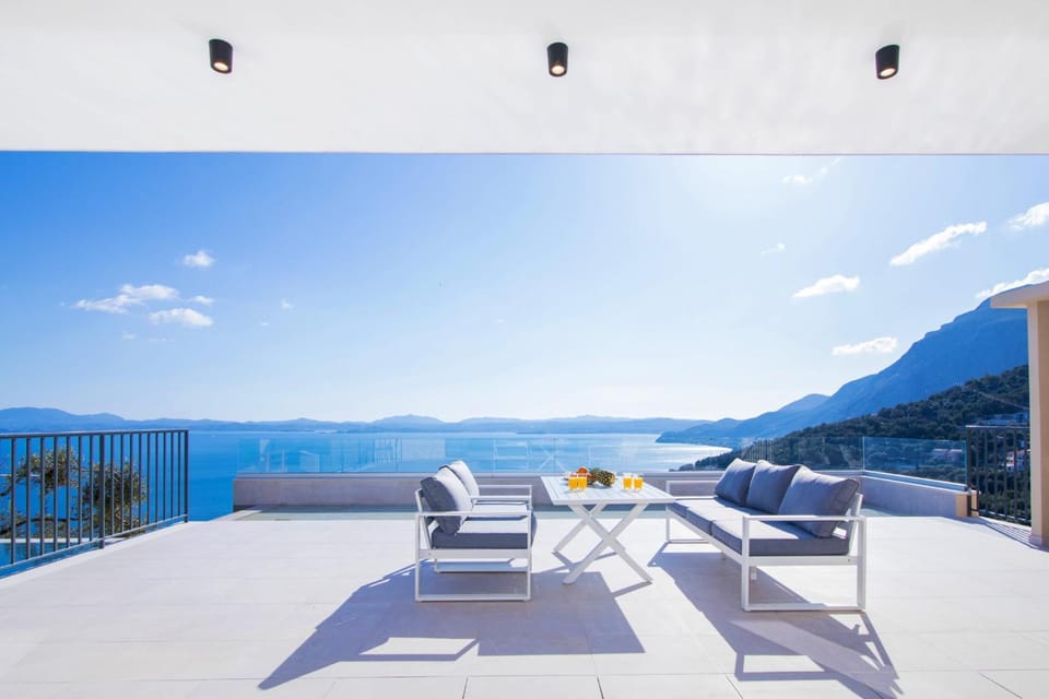 Patio, Natural landscape, Balcony/Terrace, Balcony/Terrace, Seating area, Sea view, sunbed