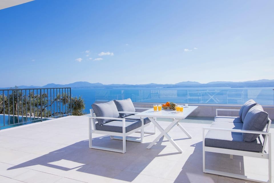 Patio, Day, Natural landscape, View (from property/room), Balcony/Terrace, Balcony/Terrace, Seating area, Mountain view, Sea view, sunbed