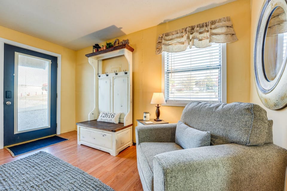 12 Mi to Eureka Springs: Charming Studio Retreat Apartment in Arkansas