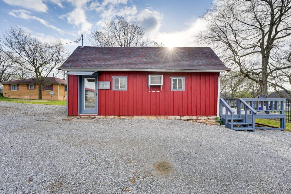 12 Mi to Eureka Springs: Charming Studio Retreat Apartment in Arkansas