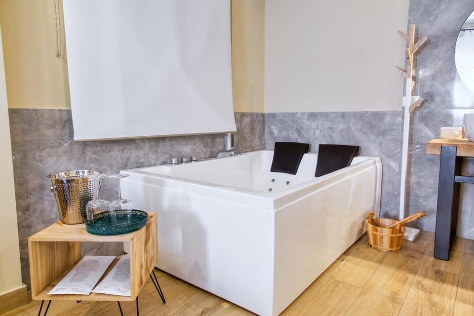 Hot Tub, Bath