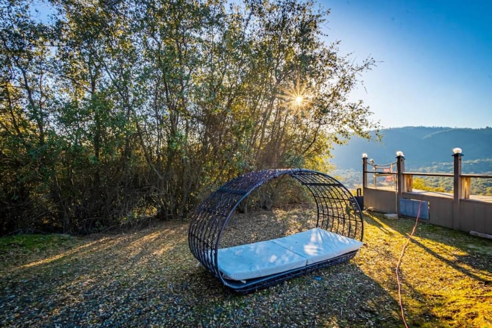 Fairy Tale 13-acre Sunset Villa at Windy Gap Valley near Yosemite House in Ahwahnee
