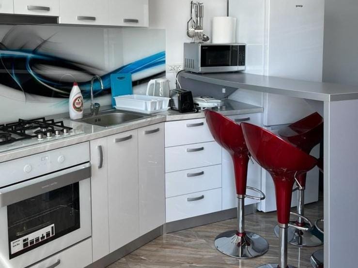 Kitchen or kitchenette, Dining area, minibar, pet friendly, stove, toaster
