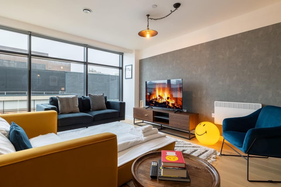 Communal lounge/ TV room, TV and multimedia, Living room, Seating area