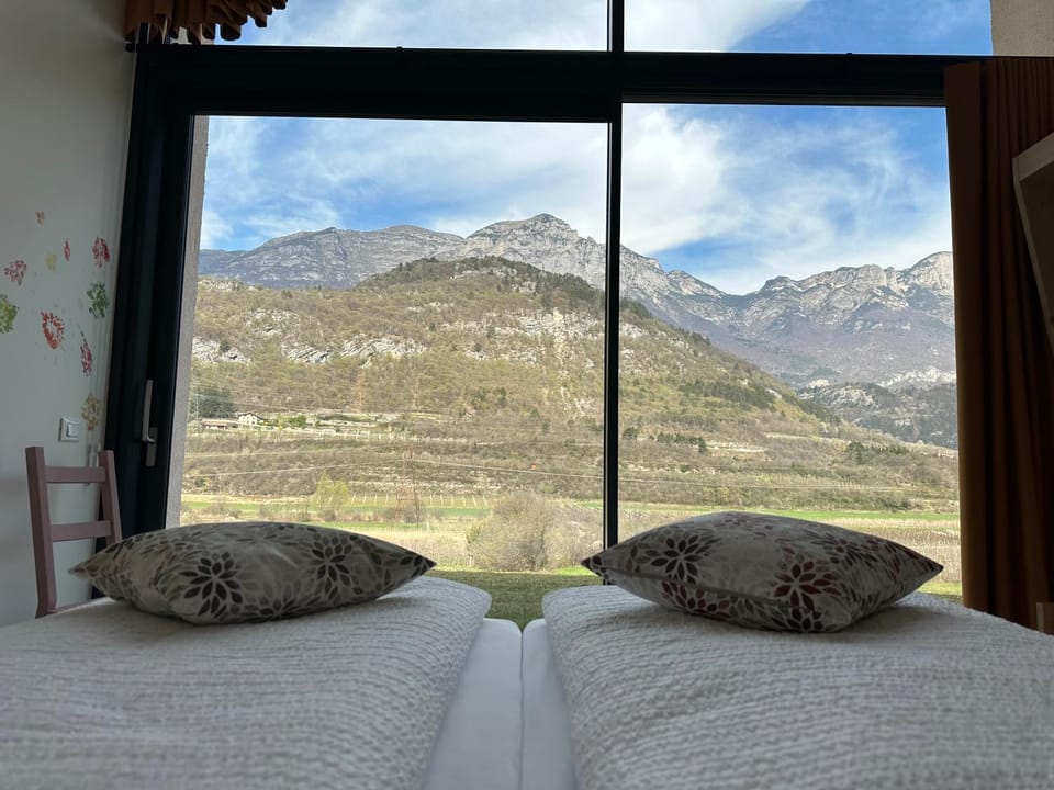 Bed, Mountain view