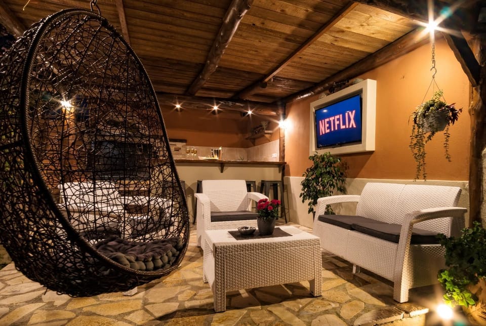 Patio, TV and multimedia