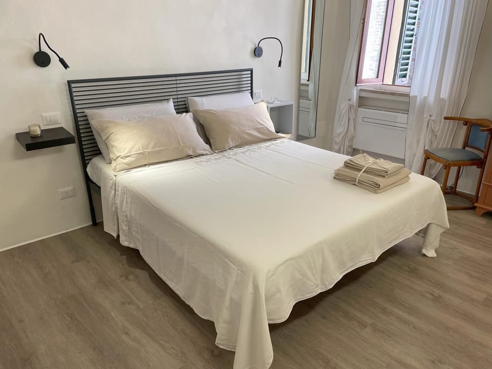 Bed, Photo of the whole room, Bedroom, towels