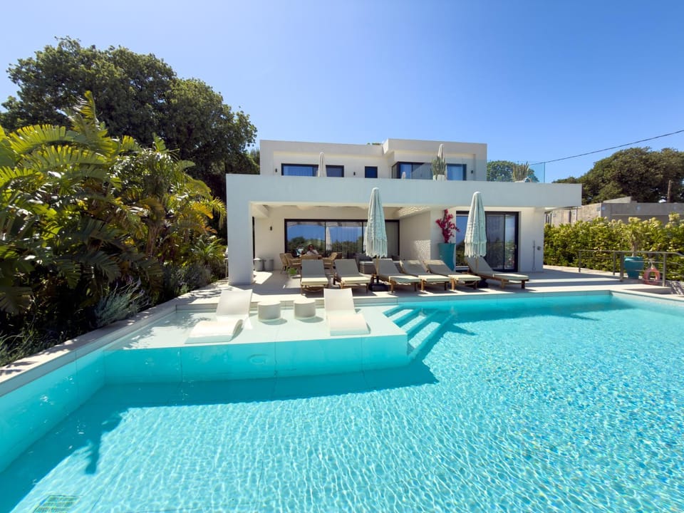 Property building, Day, Garden, Pool view, Swimming pool, sunbed