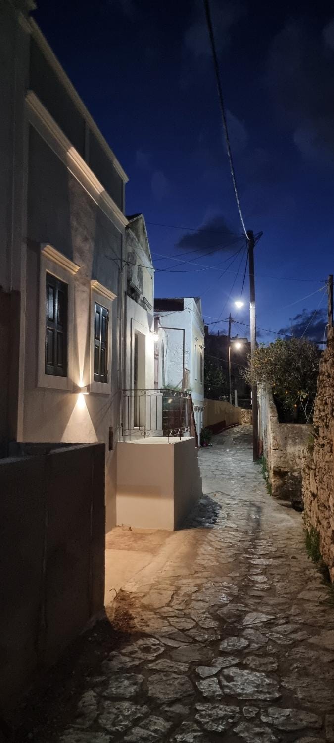 Property building, Facade/entrance, Night