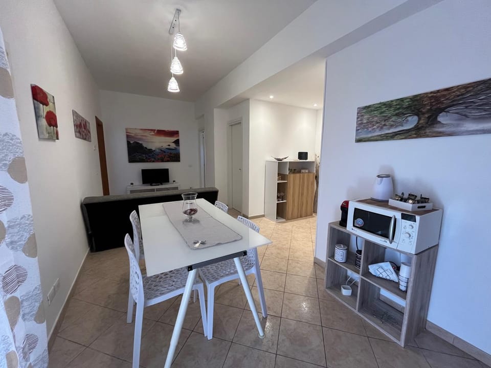 Living room, Dining area