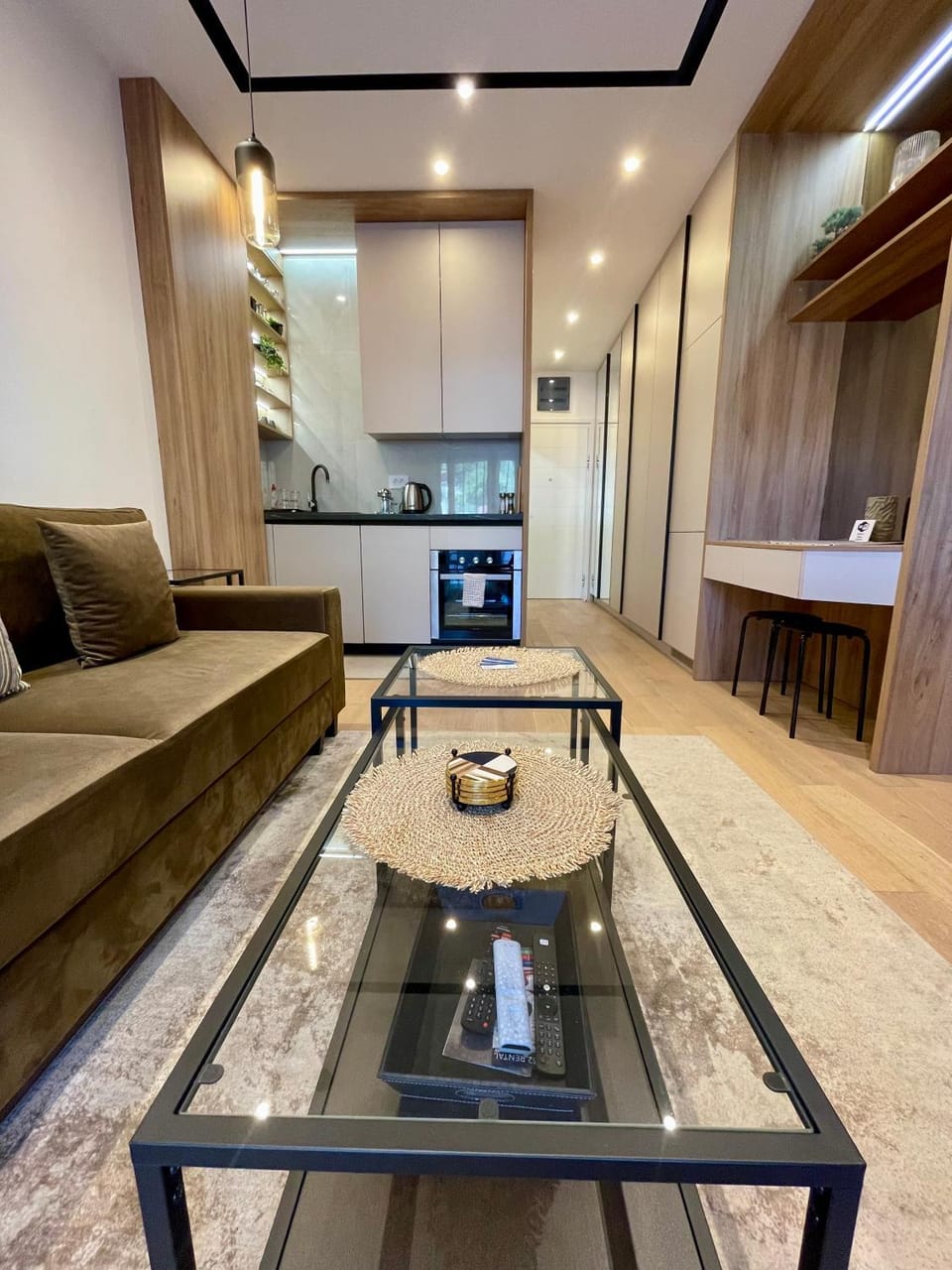 Kitchen or kitchenette, Living room, Seating area, Dining area