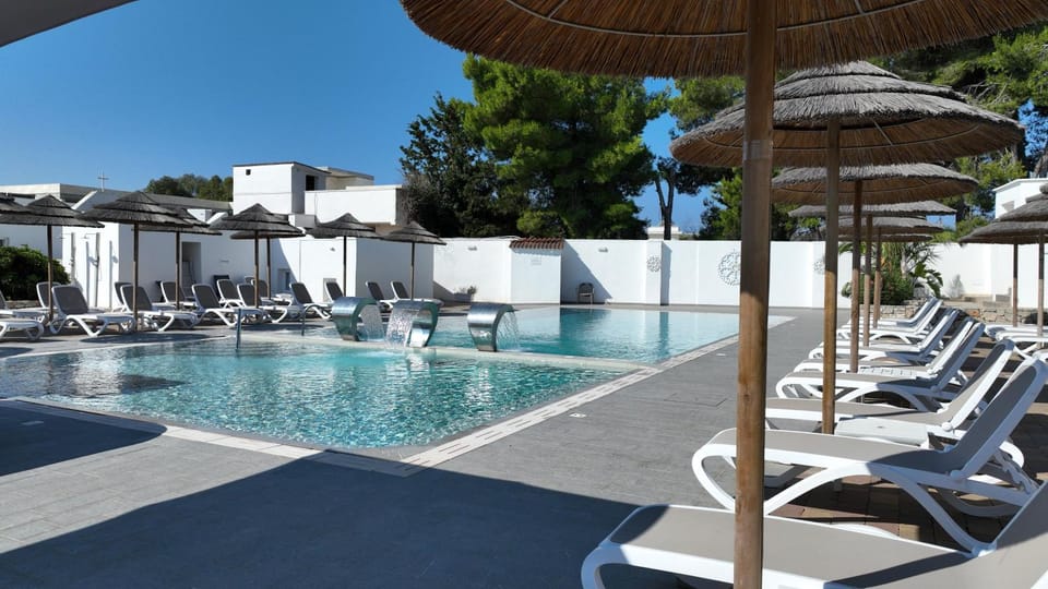 Swimming pool, sunbed