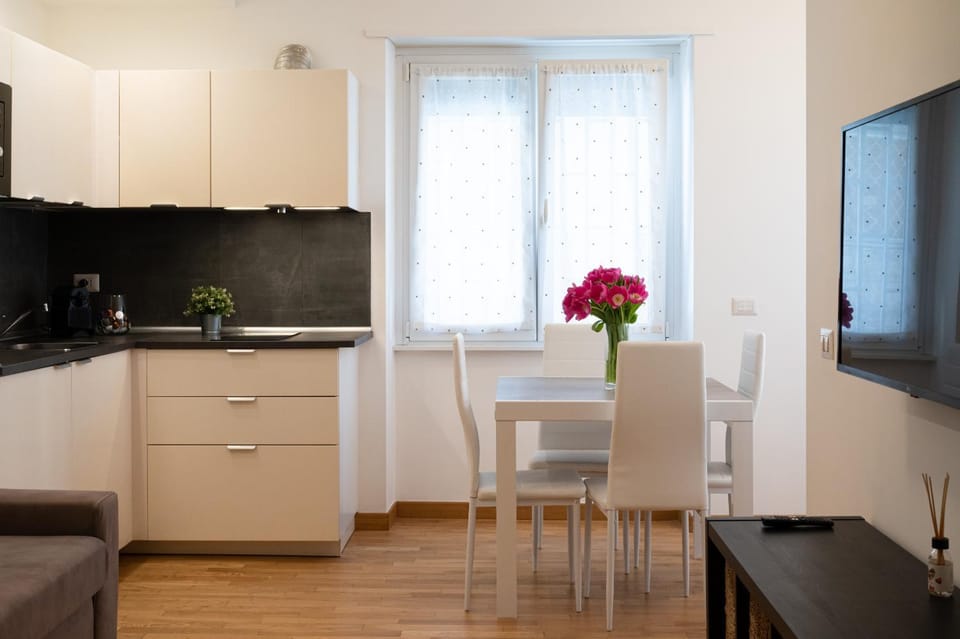Kitchen or kitchenette, Living room, Dining area