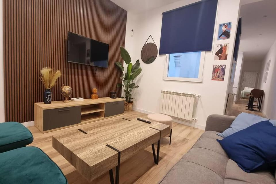 Communal lounge/ TV room, TV and multimedia, Living room, Seating area, Evening entertainment, internet