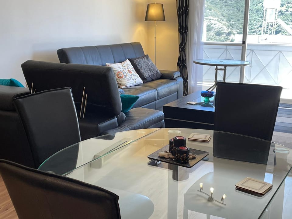 Living room, Seating area, Dining area