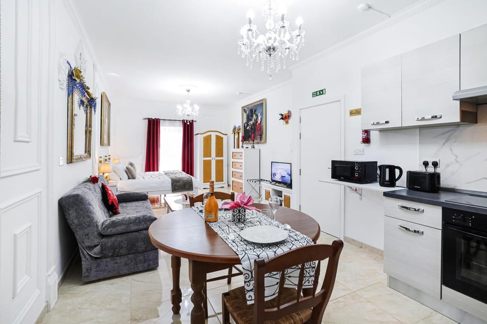 Dining area, kitchen