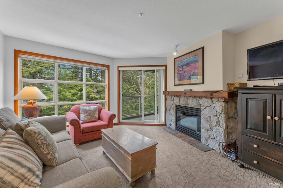 Best ski in ski out condo #3 in Aspens Apartment hotel in Whistler