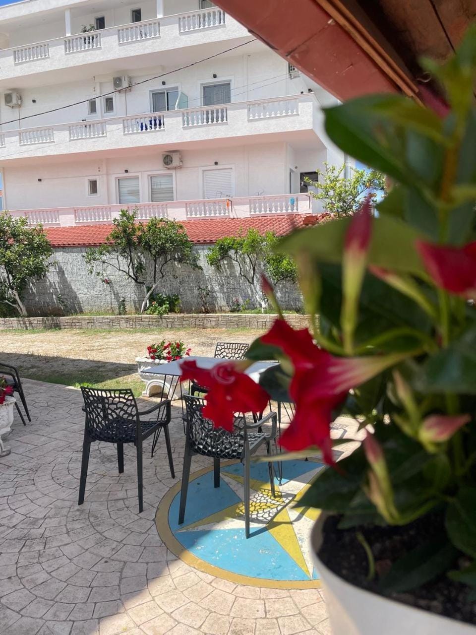 Property building, Balcony/Terrace, Lounge or bar
