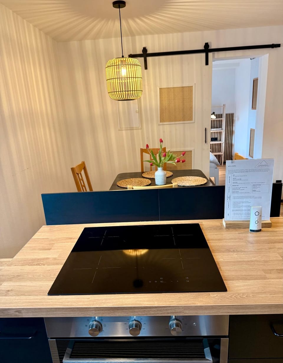 Kitchen or kitchenette, Dining area, stove