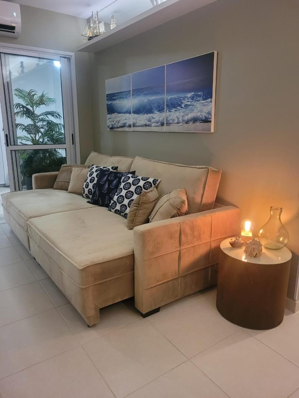 Living room, Seating area, air conditioner