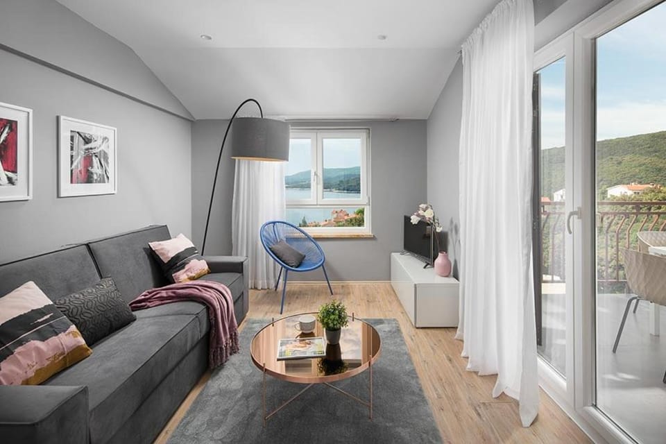 View (from property/room), Living room, Seating area