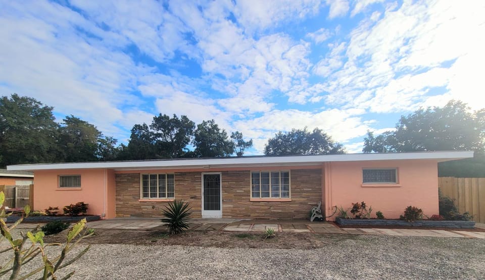 Newly renovated cozy and modern 2 bed. appartment Apartment in Sarasota