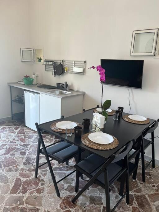TV and multimedia, Kitchen or kitchenette, Dining area