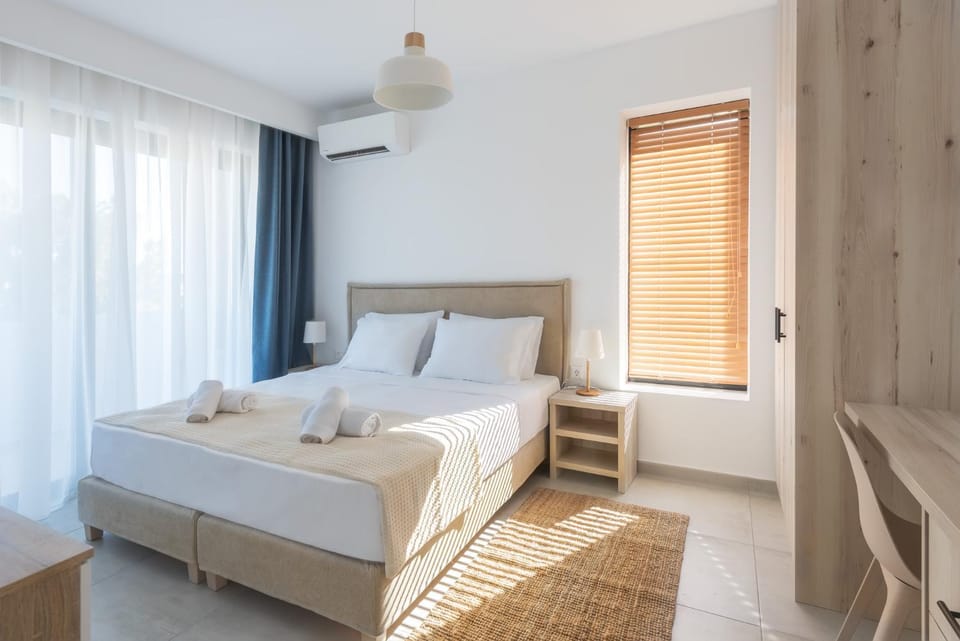 Bed, Bedroom, towels, air conditioner