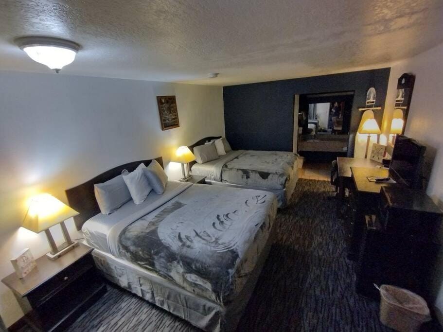 Hotel 2 Queen Beds Hotel Room 207 Booking Apartment in Stillwater
