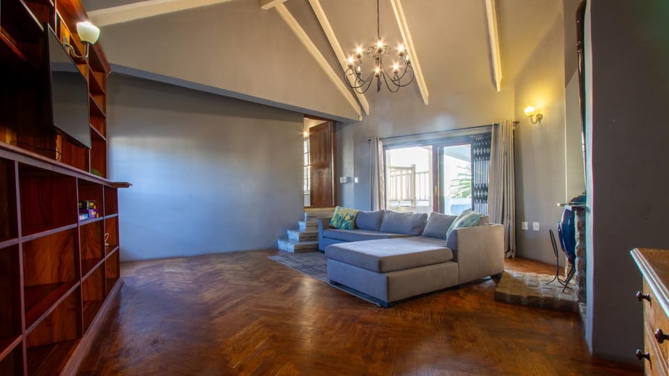 Pool view, River view, fireplace