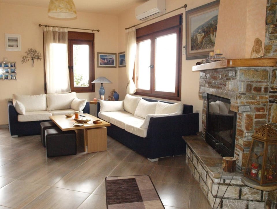 Living room, Seating area, fireplace