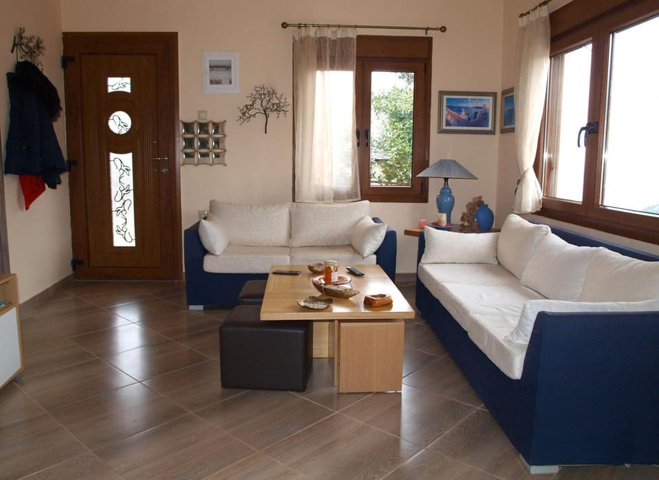 Living room, Photo of the whole room, Seating area