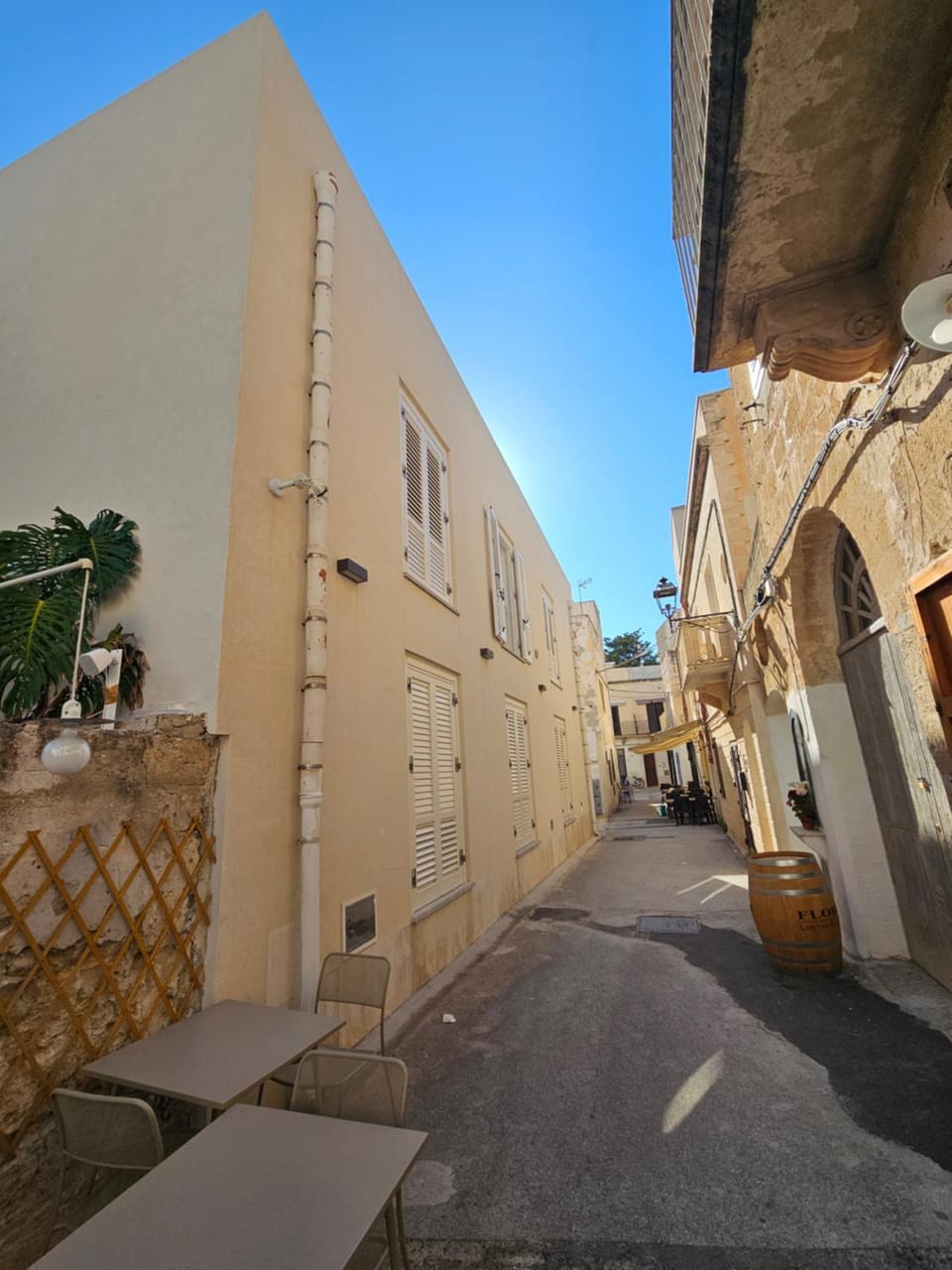Property building, Day, Neighbourhood, Street view