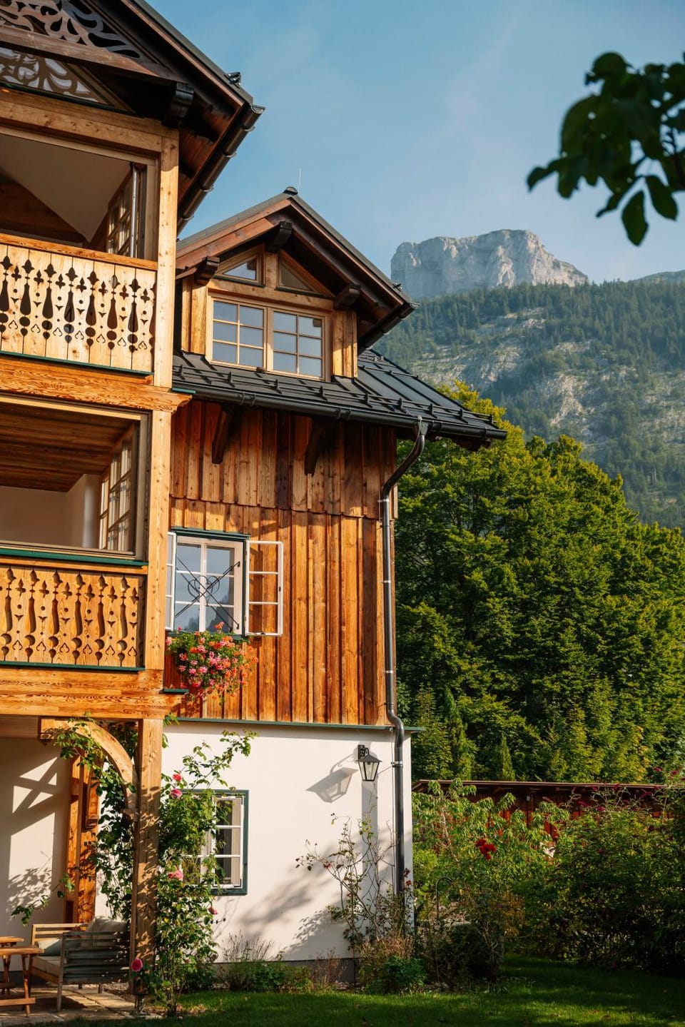 Property building, Day, Natural landscape, Summer, Mountain view