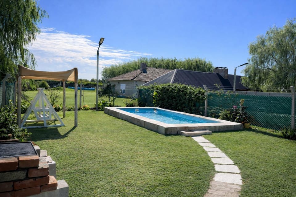 Los Sauces, casas con piscinas privadas en barrio residencial House in Buenos Aires Province