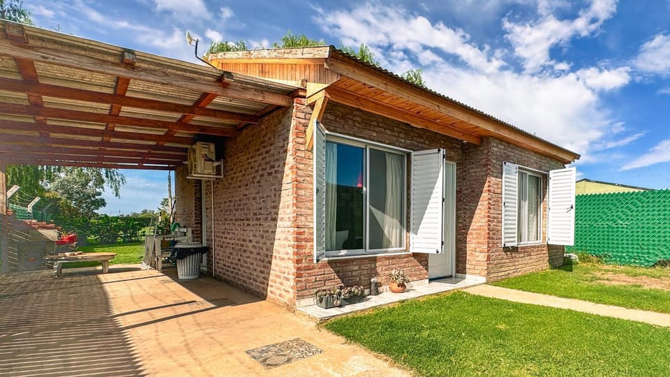 Los Sauces, casas con piscinas privadas en barrio residencial House in Buenos Aires Province