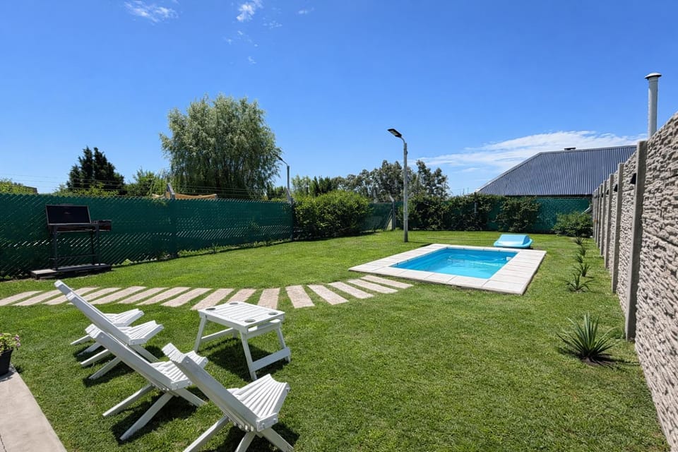 Los Sauces, casas con piscinas privadas en barrio residencial House in Buenos Aires Province