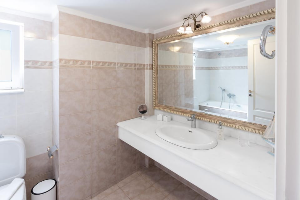 Toilet, Bathroom, Bath