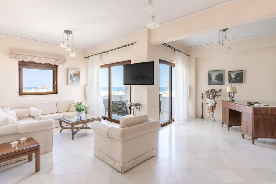 Communal lounge/ TV room, TV and multimedia, Living room, Seating area