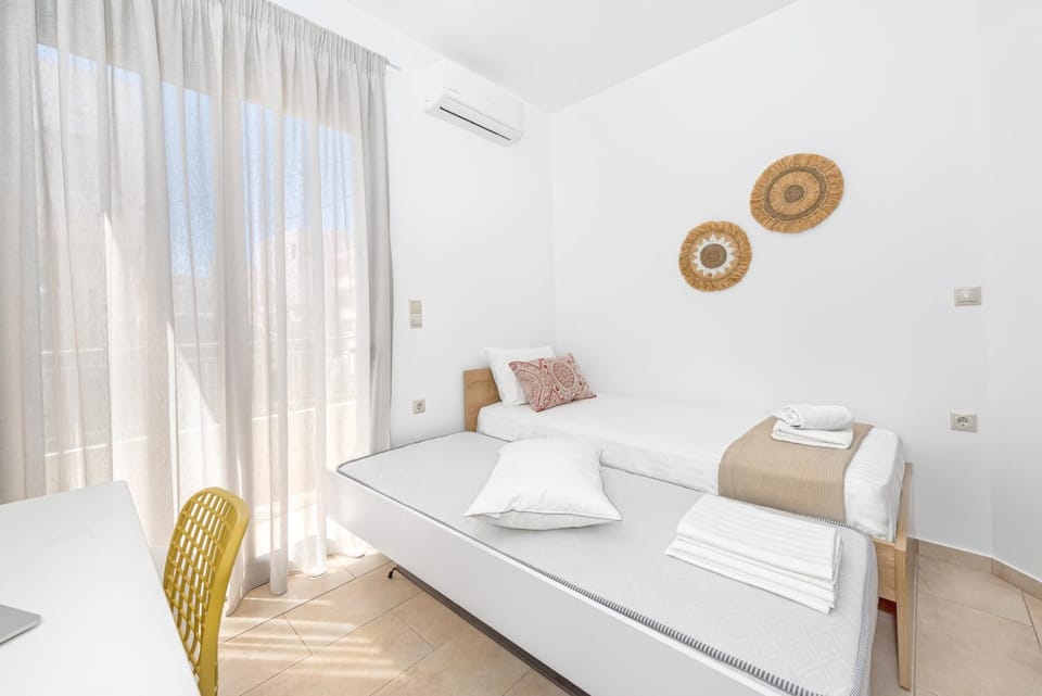 Bed, Photo of the whole room, Bedroom, air conditioner