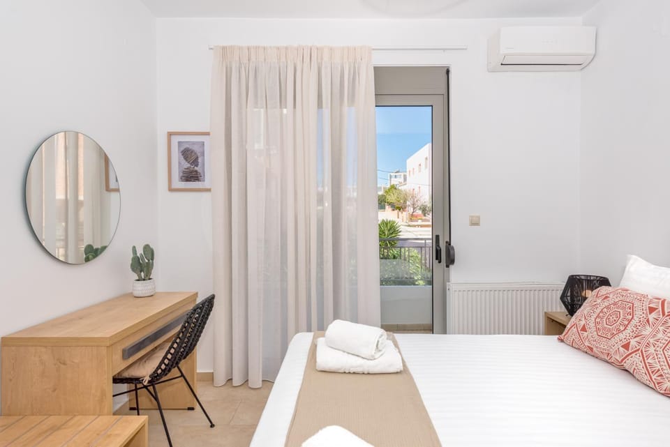 Bed, Photo of the whole room, Bedroom, air conditioner