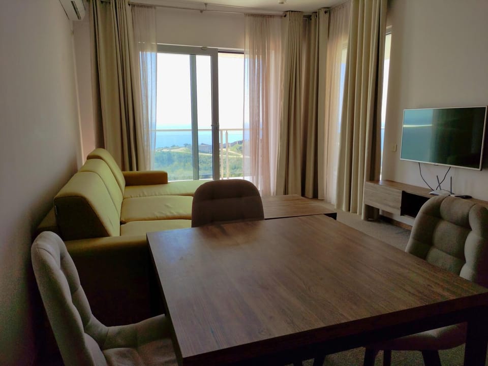 Communal lounge/ TV room, Living room, hair dresser