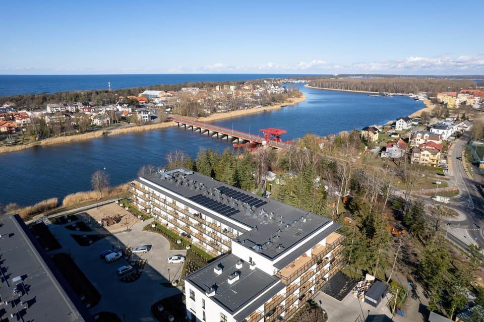 Property building, Neighbourhood, Natural landscape, Bird's eye view, River view